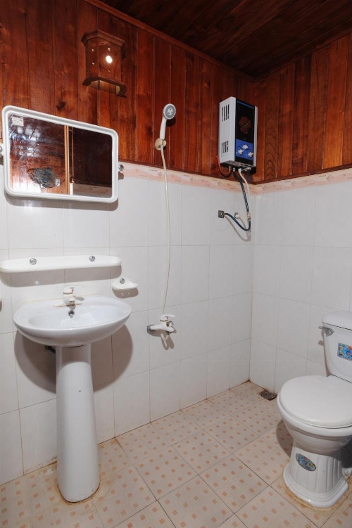 Cat Ba Sandy Beach Resort image 1